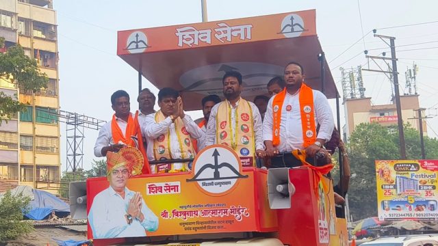 Campaigning of Mahayuti candidate Vishwanath Bhoir started after visiting Mahaganapati in Titwala; Spontaneous response of citizens