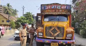 कल्याणात रस्ता ओलांडणाऱ्या आई आणि चिमुरड्याला डंपरची धडक; दोघांचा जागीच मृत्यू