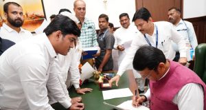 कल्याण पश्चिमेतील विविध मुद्दे : युवानेते वैभव भोईर यांनी घेतली मुख्यमंत्री देवेंद्र फडणवीस यांची भेट