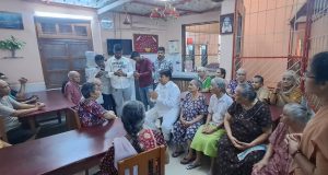 वृद्धाश्रमातील आजी -आजोबांनी दिलेल्या वाढदिवसाच्या शुभेच्छांनी भारावले आमदार विश्वनाथ भोईर