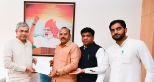 पहलगाम अतिरेकी हल्ला; मृत रेल्वे कर्मचाऱ्याच्या पत्नीला रेल्वेत नोकरी देण्यासह कुटुंबाला आर्थिक मदत करा