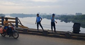 गांधारी पुलावरील विचित्र अपघात ; एका महिलेचा मृत्यू तर एक जण जखमी