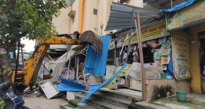 केडीएमसीच्या “अ प्रभाग क्षेत्रात” रस्त्यावरील अतिक्रमणांवर निष्कासनाची धडक कारवाई ; उर्वरित प्रभागात मात्र मुहुर्तच सापडेना