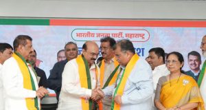 डोंबिवलीतील काँग्रेसचे 4 नगरसेवक भाजपमध्ये; पक्षाकडून त्यांचा नेहमीच सन्मान केला जाणार – प्रदेशाध्यक्ष रविंद्र चव्हाण यांची ग्वाही