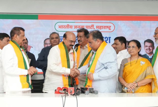 4 Congress corporators from Dombivli join BJP; They will always be respected by the party - State President Ravindra Chavan assures