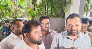 मांसविक्री बंदीवरुन कॉंग्रेस आक्रमक; निर्णय मागे न घेतल्यास महापालिकेत कोंबड्या सोडण्याचा इशारा