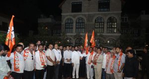 कल्याण डोंबिवलीत शिवसेना उद्धव बाळासाहेब ठाकरे पक्षाला मोठा धक्का; माजी महापौर रमेश जाधवांचा कार्यकर्त्यांसह शिवसेनेत प्रवेश