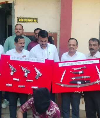 निवडणुकीच्या तोंडावर कल्याण क्राईम ब्रँचची मोठी कारवाई ; 3 गावठी पिस्टल, काडतुसे, तलवार, खंजीर, चाकू घरात लपवणाऱ्या सराईत गुन्हेगार गजाआड