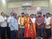 निवडणुकीच्या तोंडावर भाजपमध्ये इनकमिंगचा धडाका; डोंबिवलीतील शिवसेनेच्या युवा पदाधिकाऱ्याचा समर्थकांसह पक्षप्रवेश