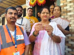 केडीएमसी सफाई कर्मचाऱ्यांच्या प्रामाणिकपणाला सलाम ; कचऱ्यात चुकून आलेले सोन्याचे कानातले महिलेला केले परत