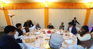 “थँक्यू प्राईम मिनिस्टर मोदीजी; ही राजकीय भेट नव्हे तर आयुष्यातील अविस्मरणीय क्षण” – एनडीए खासदारांच्या स्नेहभोजनाबाबत खा.डॉ.श्रीकांत शिंदे यांची पोस्ट