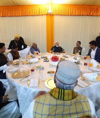 “थँक्यू प्राईम मिनिस्टर मोदीजी; ही राजकीय भेट नव्हे तर आयुष्यातील अविस्मरणीय क्षण” – एनडीए खासदारांच्या स्नेहभोजनाबाबत खा.डॉ.श्रीकांत शिंदे यांची पोस्ट