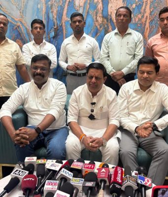 नवी मुंबई विमानतळाला लोकनेते दि.बा. पाटील यांचे नाव देण्याची मागणी तीव्र; नाव न दिल्यास एकही विमान उडू देणार नाही – खा. बाळ्या मामा यांचा इशारा