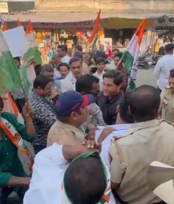 कल्याण डोंबिवली युवक काँग्रेसचा केडीएमसी मुख्यालयावर ‘जनआक्रोश’ मोर्चा; केडीएमसीच्या कारभाराचा केला निषेध