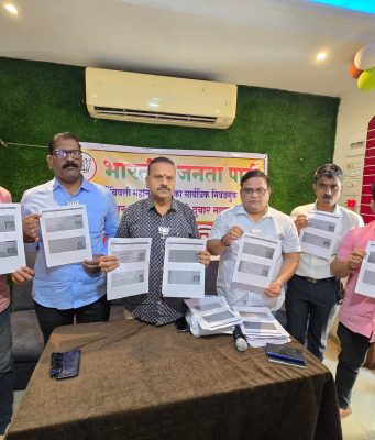 कल्याण पश्चिमेतील मतदार यादीत मोठ्या संख्येने दुबार मतदार, यादी बिनचूक होईपर्यंत निवडणूक घेऊ नका – माजी आमदार नरेंद्र पवार यांची मागणी