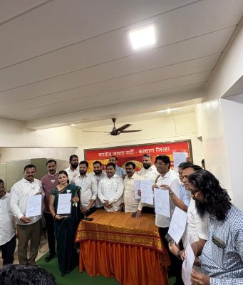 भाजपकडून कल्याण पूर्वेपाठोपाठ कल्याण पश्चिमेतील उमेदवारांनाही एबी फॉर्मचे वाटप