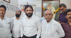 आमच्या 4 नगरसेवकांना त्यांनी डांबून ठेवले आहे, त्यांना आज प्रसिद्धीमाध्यमांसमोर न आणल्यास पोलिसात ‘मिसिंग’ची तक्रार दाखल करणार – शिवसेना उद्धव बाळासाहेब ठाकरे पक्षाचे गंभीर आरोप