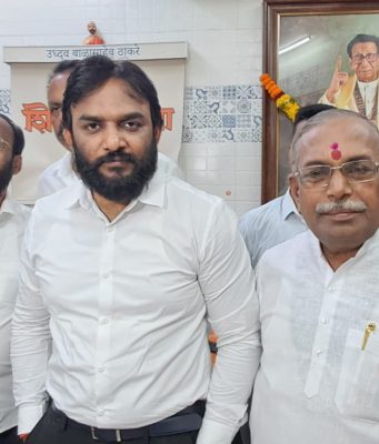 आमच्या 4 नगरसेवकांना त्यांनी डांबून ठेवले आहे, त्यांना आज प्रसिद्धीमाध्यमांसमोर न आणल्यास पोलिसात ‘मिसिंग’ची तक्रार दाखल करणार – शिवसेना उद्धव बाळासाहेब ठाकरे पक्षाचे गंभीर आरोप