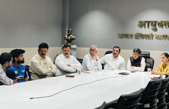 इमारत नोटीस प्रकरण; उपमुख्यमंत्री एकनाथ शिंदे यांच्या निर्देशानंतर केडीएमसी प्रशासनासोबत झाली रहिवाशांची बैठक