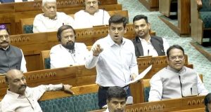 काँग्रेसच्या धोरण लकव्यामुळेच भारतात नक्षलवाद फोफावला – शिवसेना खासदार डॉ. श्रीकांत शिंदे यांची घणाघाती टीका