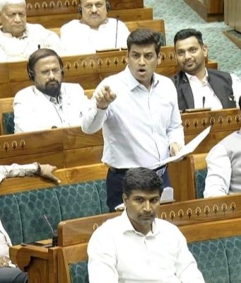 काँग्रेसच्या धोरण लकव्यामुळेच भारतात नक्षलवाद फोफावला – शिवसेना खासदार डॉ. श्रीकांत शिंदे यांची घणाघाती टीका