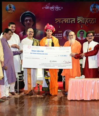 यजुर्वेदातील 2 हजार मंत्रांचे निर्दोष मौखिक दंडक्रम पारायण; वेदमूर्ती देवव्रत रेखे यांचा कल्याणमध्ये गौरव