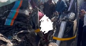 कल्याण – मुरबाड महामार्गावर रायते येथे भीषण अपघात; सिमेंट मिक्सरची काळी – पिवळी गाडीला धडक