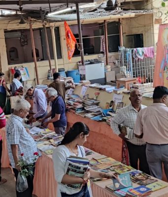 “कोण म्हणतंय वाचन कमी झालंय ?”; कल्याणातील मोफत पुस्तक वितरण उपक्रमाला अभूतपूर्व प्रतिसाद