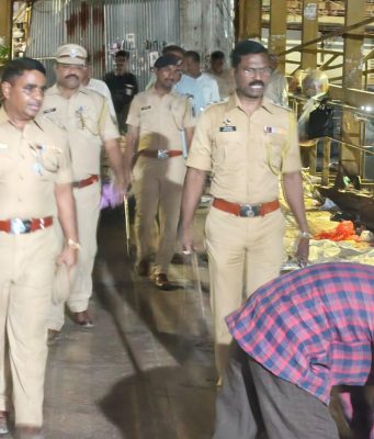 कल्याण रेल्वे स्टेशन परिसरात मध्यरात्री पोलिसांचे ‘कॉम्बिंग ऑपरेशन’
