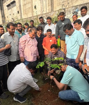 ‘एक पेड़ माँ के नाम’ उपक्रमांतर्गत डोंबिवलीत वृक्षारोपण; भाजप प्रदेशाध्यक्ष रविंद्र चव्हाण यांचाही सहभाग