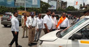 बॅचविना प्रवासी वाहतूक करणाऱ्या चालकांना मनसे वाहतूक सेनेचा दणका; आरटीओकडून २७ वाहनांवर कारवाई