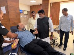 सिंदूर आर्मी महारक्तदान यात्रा’ला उत्स्फूर्त प्रतिसाद ; भारतीय जवानांच्या सन्मानार्थ विमल ठक्कर यांचेही रक्तदान