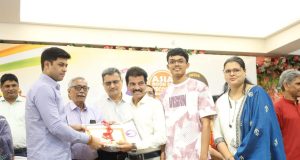 विश्वविक्रमी तिरंगा रॅलीतील सहभागी १०० सामाजिक संस्था आणि ७१ शाळांचा कृतज्ञता सोहळ्यात सन्मान