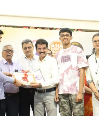 विश्वविक्रमी तिरंगा रॅलीतील सहभागी १०० सामाजिक संस्था आणि ७१ शाळांचा कृतज्ञता सोहळ्यात सन्मान