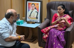 कल्याण डोंबिवलीतील व्यापाऱ्यांच्या विविध प्रश्नांबाबत शिवसेना व्यापारी सेलचे अध्यक्ष विमल ठक्कर यांची केडीएमसी महापौरांशी चर्चा