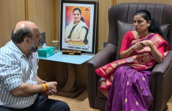 कल्याण डोंबिवलीतील व्यापाऱ्यांच्या विविध प्रश्नांबाबत शिवसेना व्यापारी सेलचे अध्यक्ष विमल ठक्कर यांची केडीएमसी महापौरांशी चर्चा