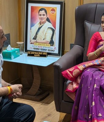 कल्याण डोंबिवलीतील व्यापाऱ्यांच्या विविध प्रश्नांबाबत शिवसेना व्यापारी सेलचे अध्यक्ष विमल ठक्कर यांची केडीएमसी महापौरांशी चर्चा