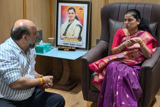 कल्याण डोंबिवलीतील व्यापाऱ्यांच्या विविध प्रश्नांबाबत शिवसेना व्यापारी सेलचे अध्यक्ष विमल ठक्कर यांची केडीएमसी महापौरांशी चर्चा