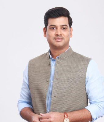 महाराष्ट्रातील दुष्काळाचे संकट : यंदाचा ‘डोंबिवली रासरंग दांडिया उत्सव रद्द करून संकटग्रस्त शेतकऱ्यांना आर्थिक मदत करण्याचा खा. डॉ. श्रीकांत शिंदे यांचा निर्णय