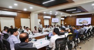 जिल्ह्यातील शाळा आणि प्राथमिक आरोग्य केंद्रांच्या दर्जावाढीसाठी ४०० कोटींचा आराखडा; शाळांचे आधुनिकीकरण, आरोग्य सुविधांचे सक्षमीकरण, शहरांच्या सर्वांगीण विकासावर भर