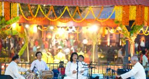 सुप्रसिद्ध गायक अजित कडकडे यांच्या सुरेल भक्तिगीतांनी डोंबिवलीकर रसिक मंत्रमुग्ध
