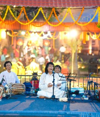 सुप्रसिद्ध गायक अजित कडकडे यांच्या सुरेल भक्तिगीतांनी डोंबिवलीकर रसिक मंत्रमुग्ध