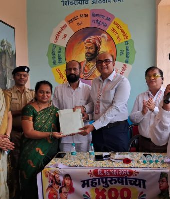 वाढदिवसाचा केक नव्हे, विद्यार्थ्यांच्या हाती महापुरुषांची प्रेरणादायी पुस्तके ; कल्याणात महाविद्यालय प्राचार्यांचा अनोखा सामाजिक उपक्रम