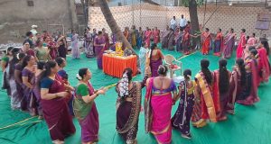 “ऐलमा पैलमा गणेश देवा… कल्याणात रंगला मराठमोळ्या संस्कृतीचा महाभोंडला; महिलांच्या झिम्मा-फुगड्यांनी उत्सवाला चढला रंग”