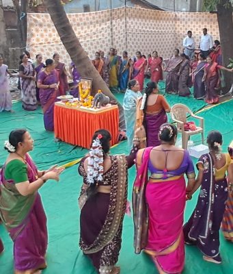 “ऐलमा पैलमा गणेश देवा… कल्याणात रंगला मराठमोळ्या संस्कृतीचा महाभोंडला; महिलांच्या झिम्मा-फुगड्यांनी उत्सवाला चढला रंग”