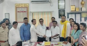 कल्याण रेल्वे स्थानक परिसरातील नागरी समस्यांची राष्ट्रवादी काँग्रेस शरद पवार गटातर्फे पाहणी; पार्किंग, स्वच्छतेसह प्रसाधनगृहांच्या सुविधांकडे वेधले लक्ष